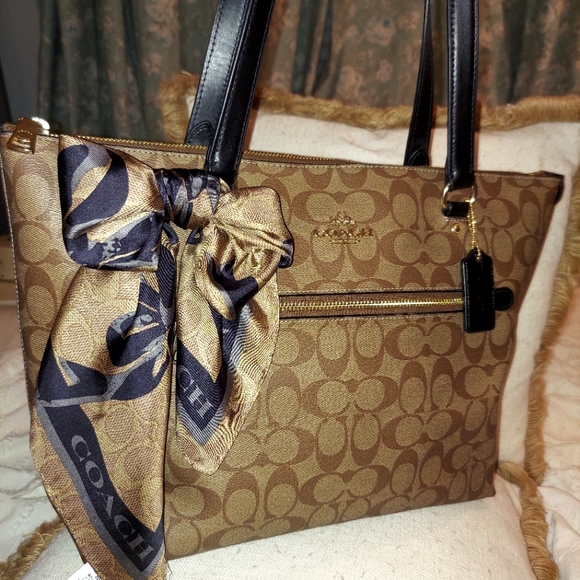 Coach NWT Signature Square Silk Bow Scarf in Medium Khaki and Black 23"Sq - Picture 6 of 14